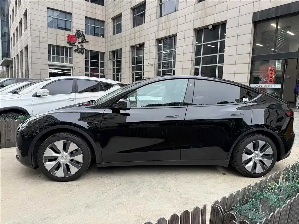 Tesla Model Y 2023 из CN, фото 3