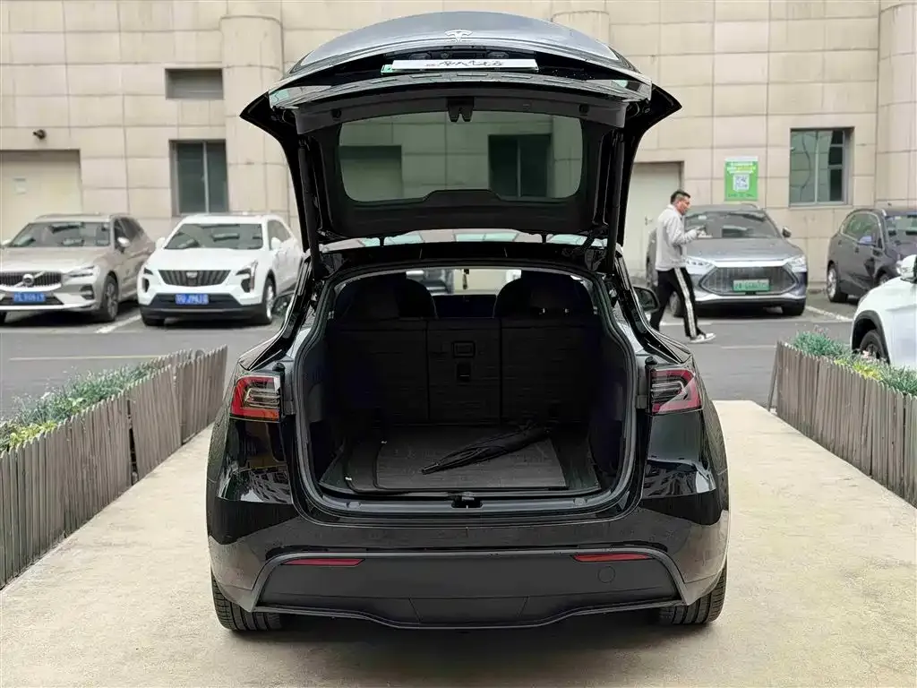 Tesla Model Y 2023 из CN, фото 7