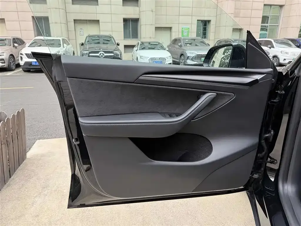 Tesla Model Y 2023 из CN, фото 9