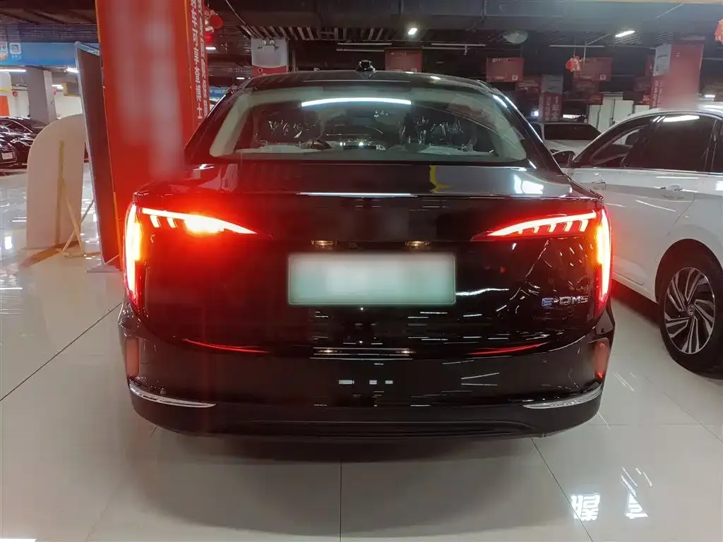 Hongqi E-QM5 2025 из CN, фото 6