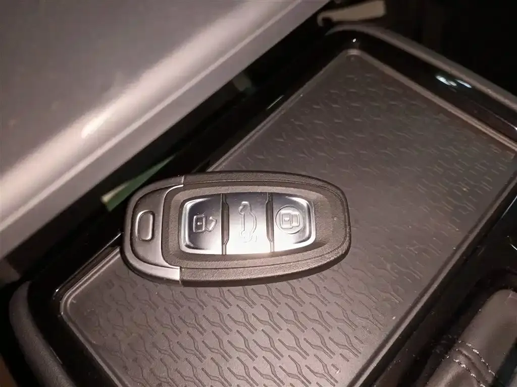 Hongqi E-QM5 2025 из CN, фото 9