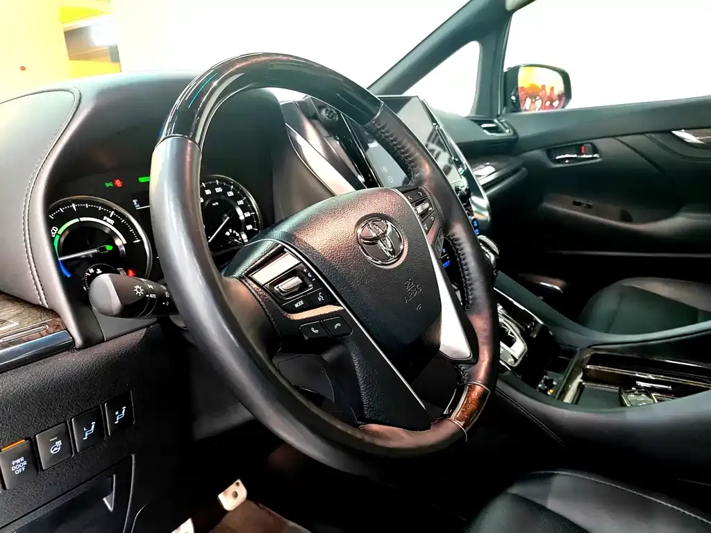 Toyota Vellfire 2023 из CN, фото 4