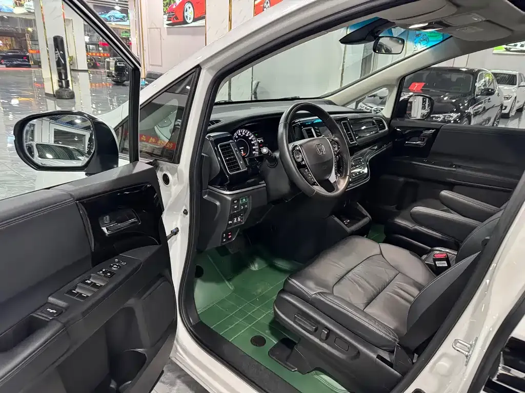 Honda Elysion 2021 из CN, фото 4