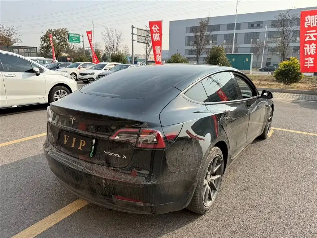 Tesla Model 3 — фото 10