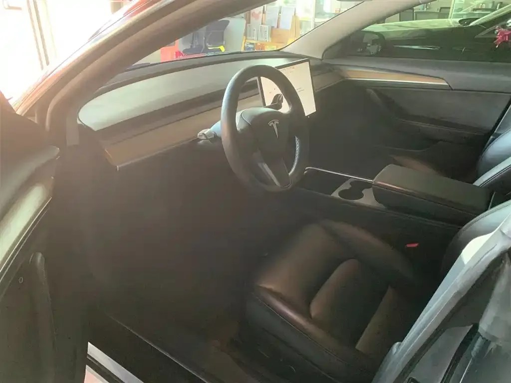Tesla Model 3 — фото 4