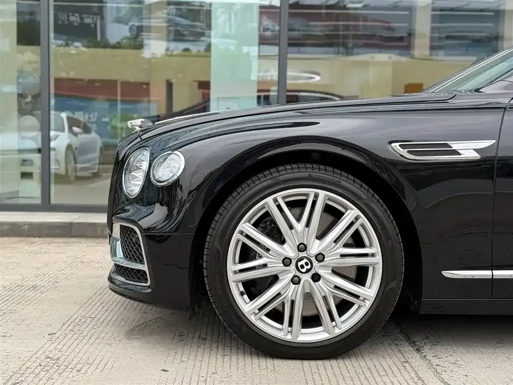 Bentley Flying Spur 2023 из CN, фото 9