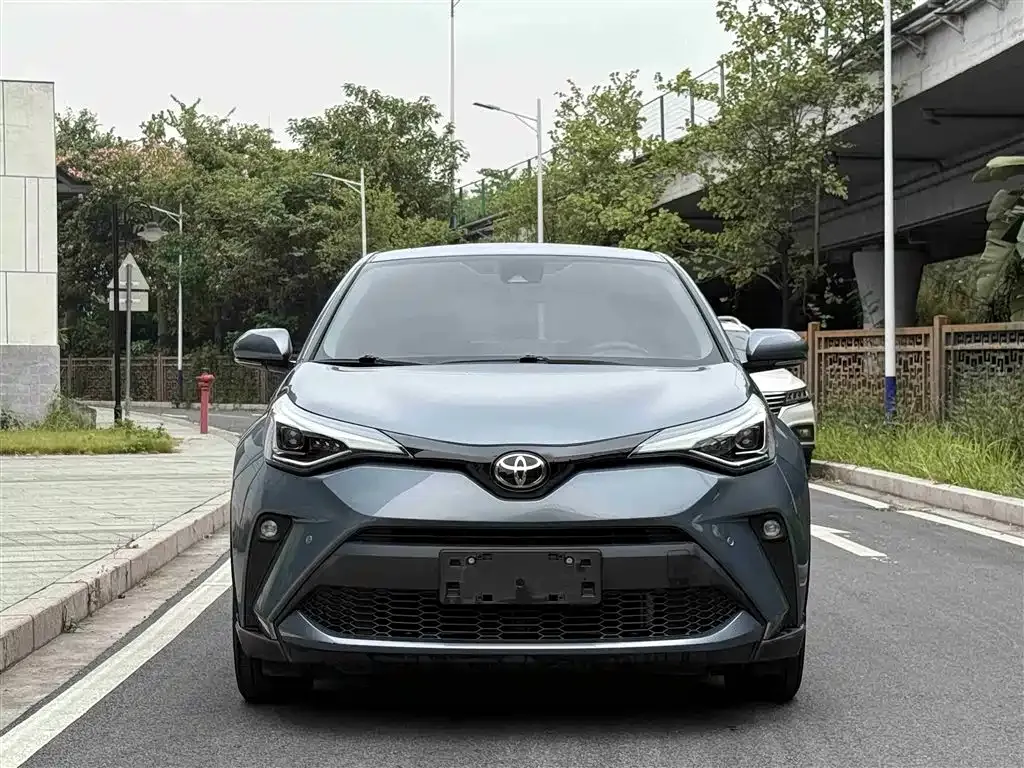 Toyota C-HR — фото 1