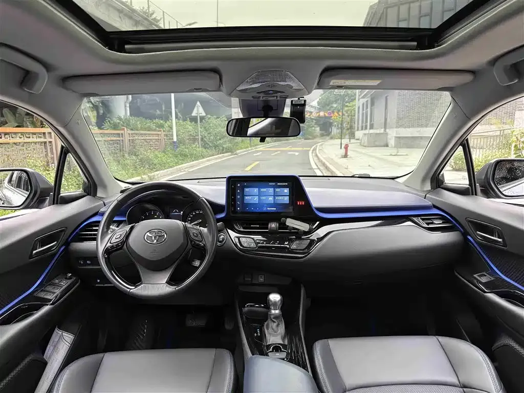 Toyota C-HR — фото 8