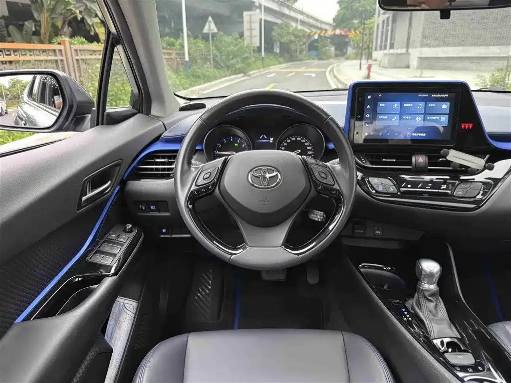 Toyota C-HR — фото 9