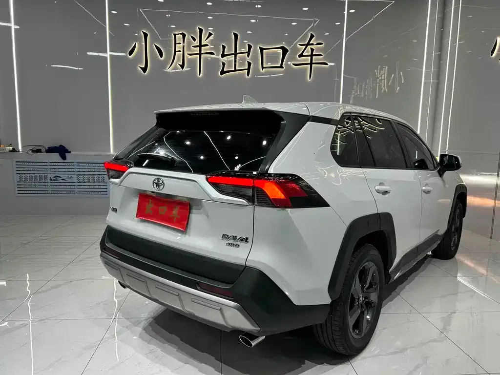 Toyota RAV4 2023 из CN, фото 3