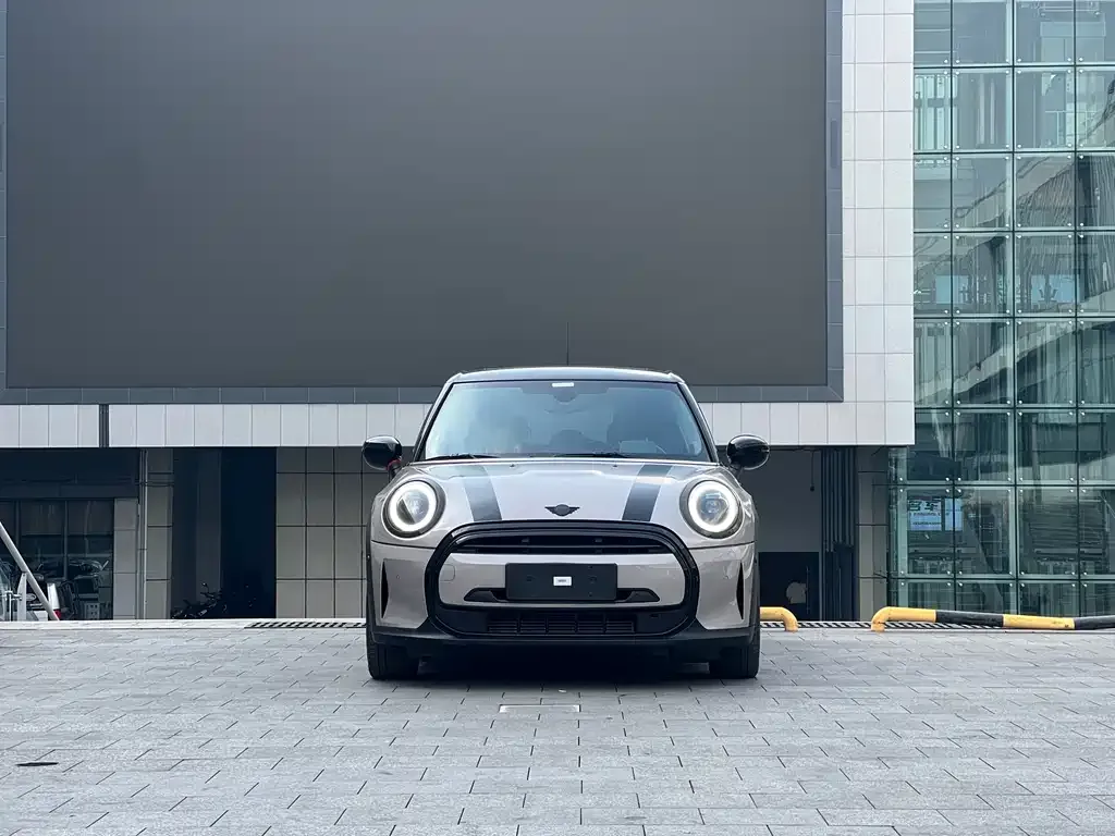 MINI Cooper (3-door) 2023 из CN, фото 2