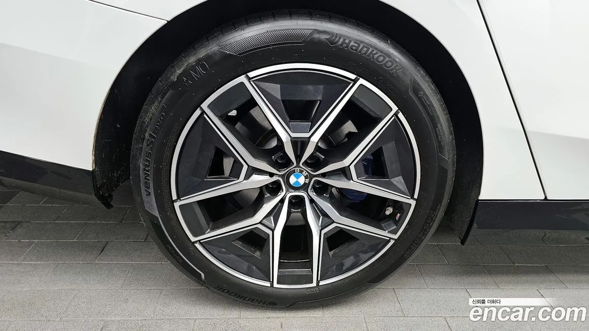 BMW 5-Series 2024 из KR, фото 5