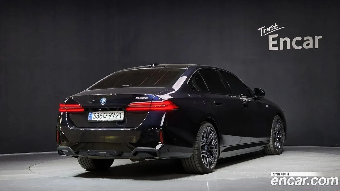 BMW 5-Series 2024 из KR, фото 2