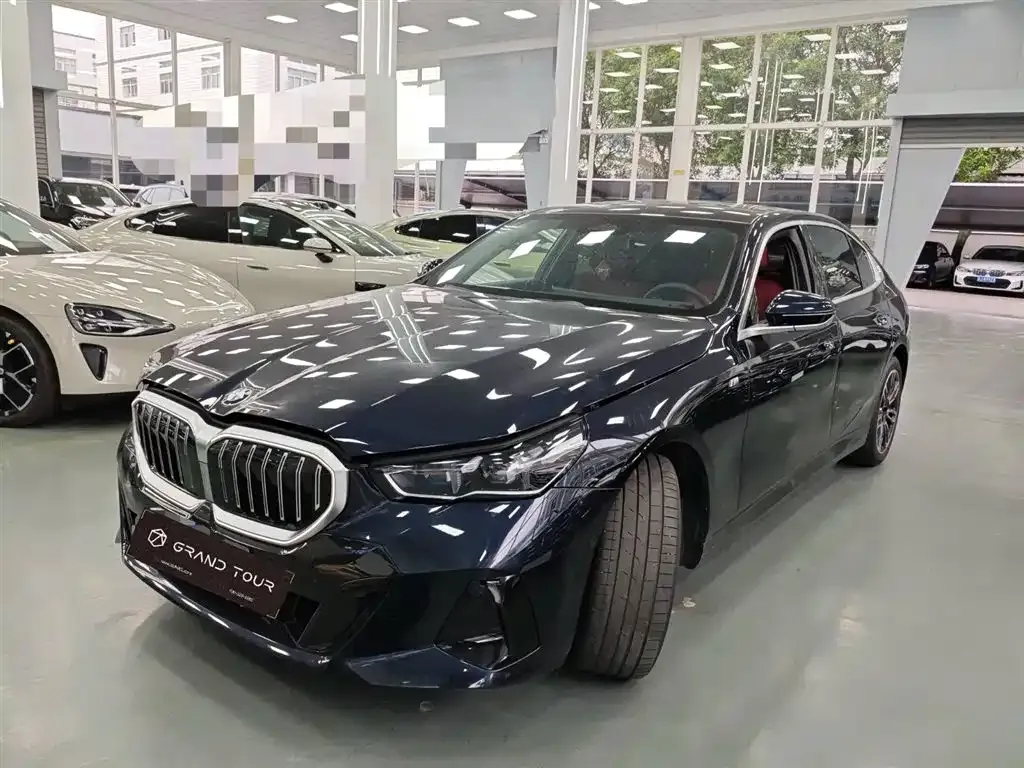BMW 5 Series — фото 1