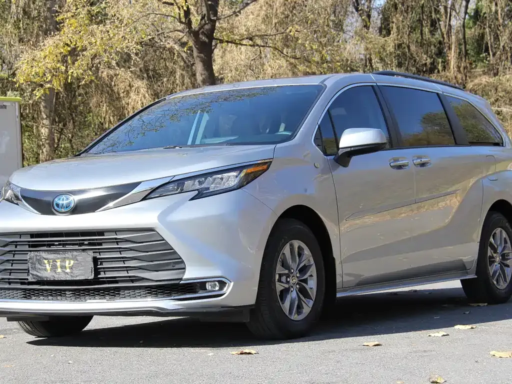 Toyota Sienna 2022 из CN, фото 2