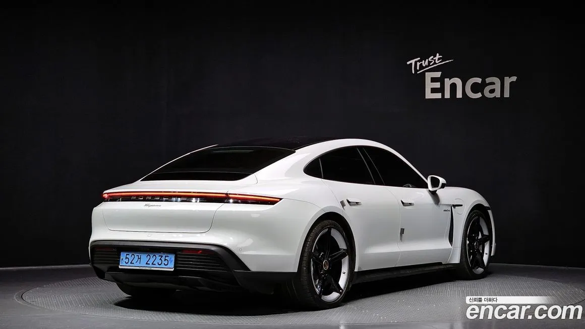 Porsche Taycan 2022 из KR, фото 2