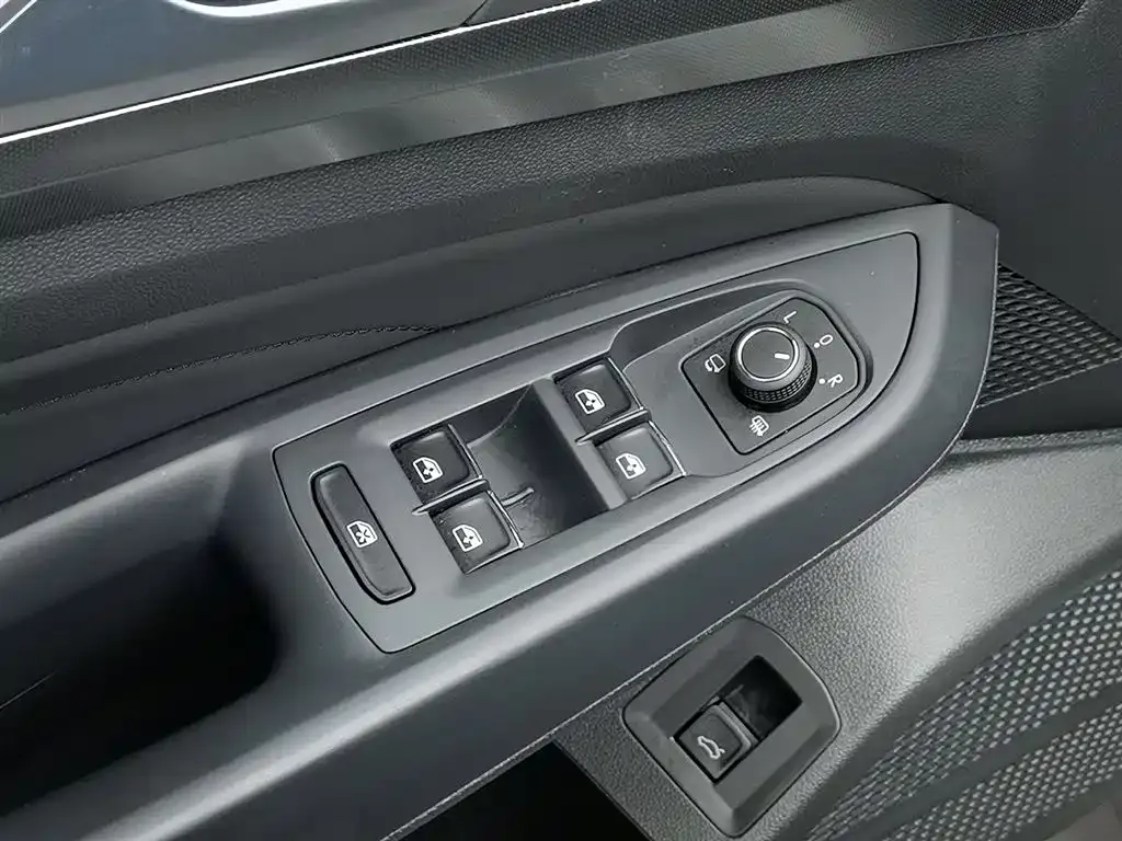Volkswagen Passat 2025 из CN, фото 9