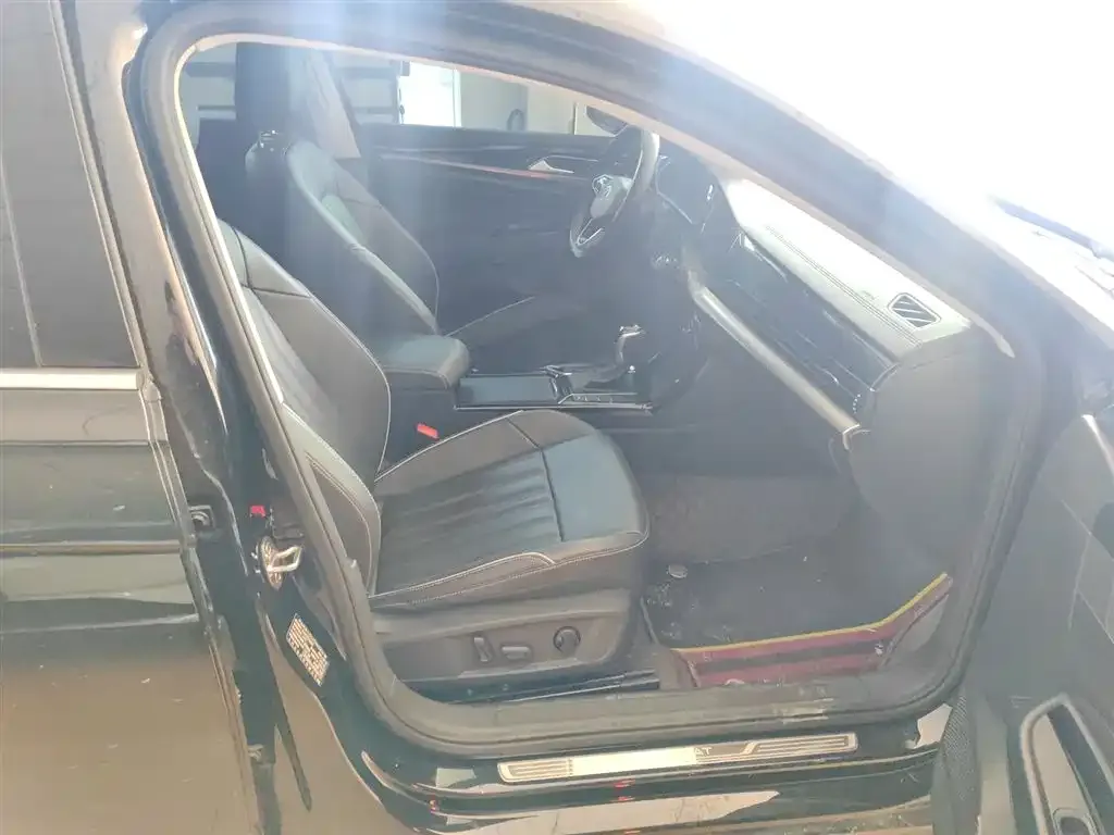 Volkswagen Passat 2023 из CN, фото 8