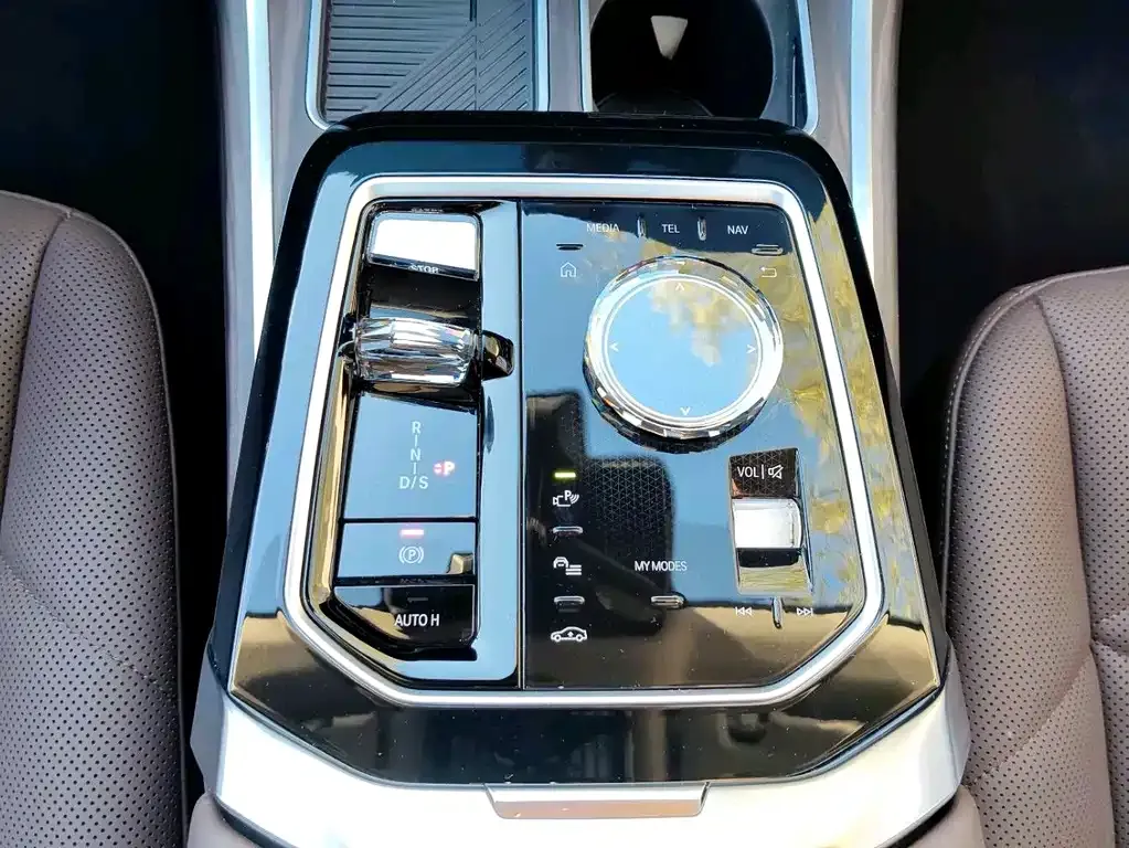 BMW 7 Series 2025 из CN, фото 10