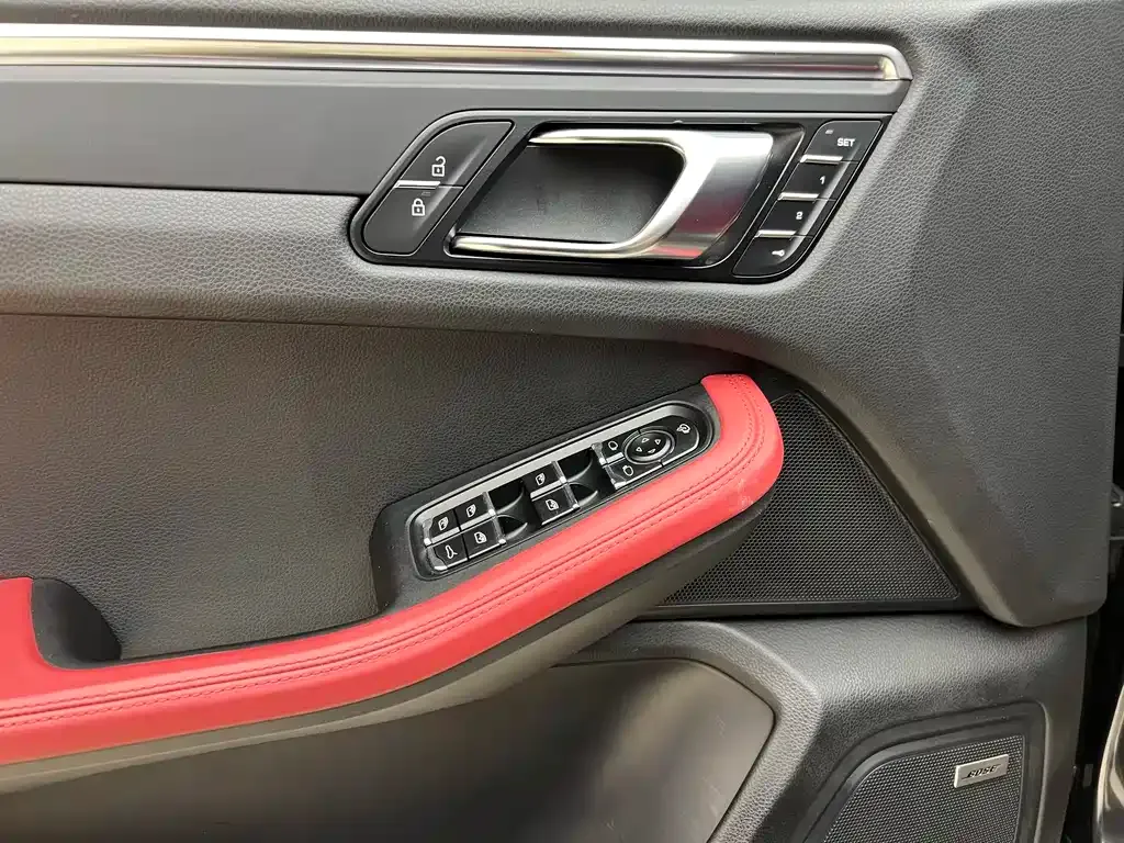 Porsche Macan — фото 10