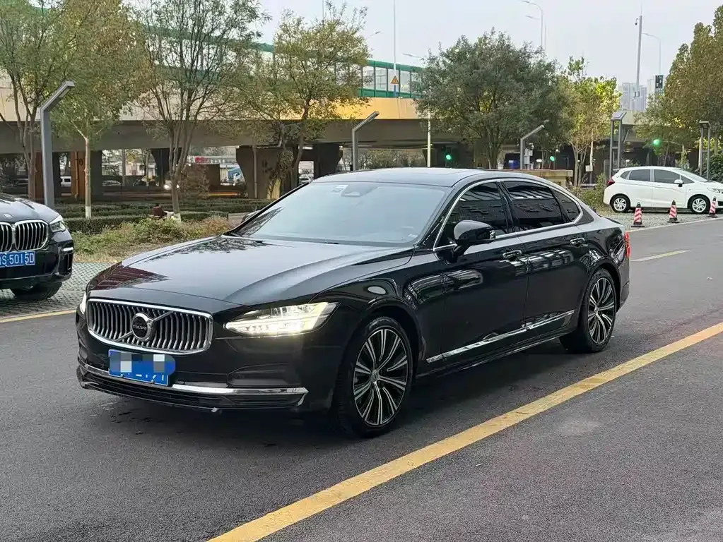 Volvo S90 — фото 1