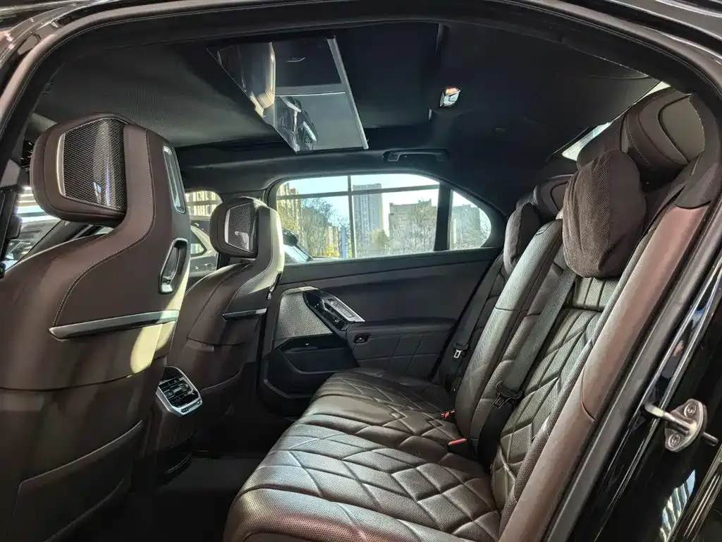 BMW i7 2025 из CN, фото 7