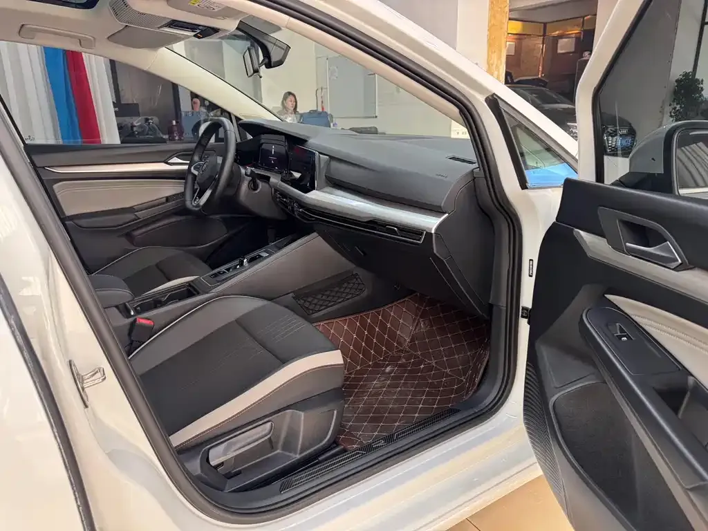 Volkswagen Golf 2021 из CN, фото 10