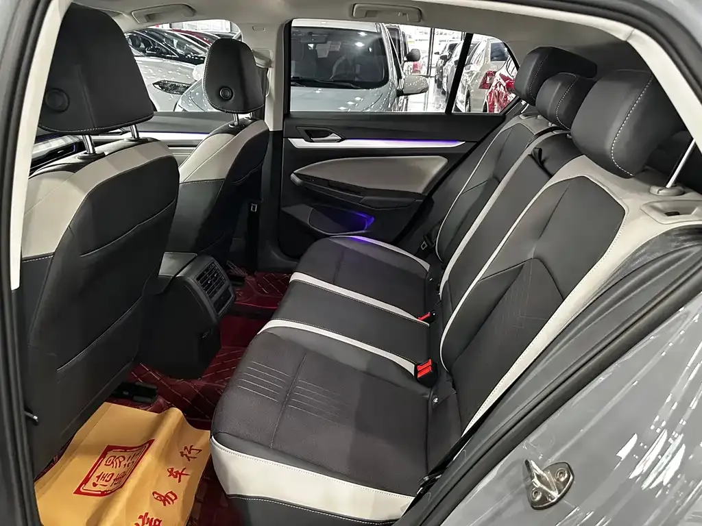 Volkswagen Golf 2022 из CN, фото 6