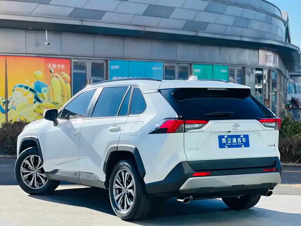 Toyota RAV4 2023 из CN, фото 4