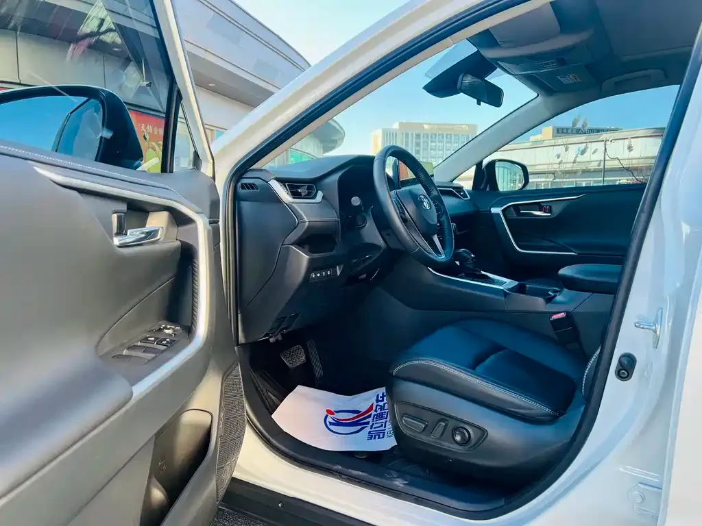 Toyota RAV4 2023 из CN, фото 6
