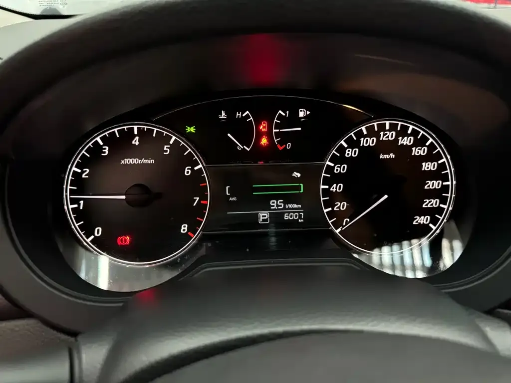 Nissan Tiida 2023 из CN, фото 3