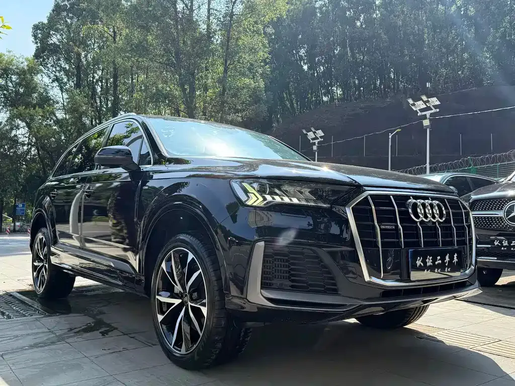 Audi Q7 2021 из CN, фото 3