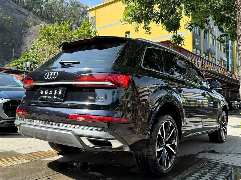 Audi Q7 2021 из CN, фото 4