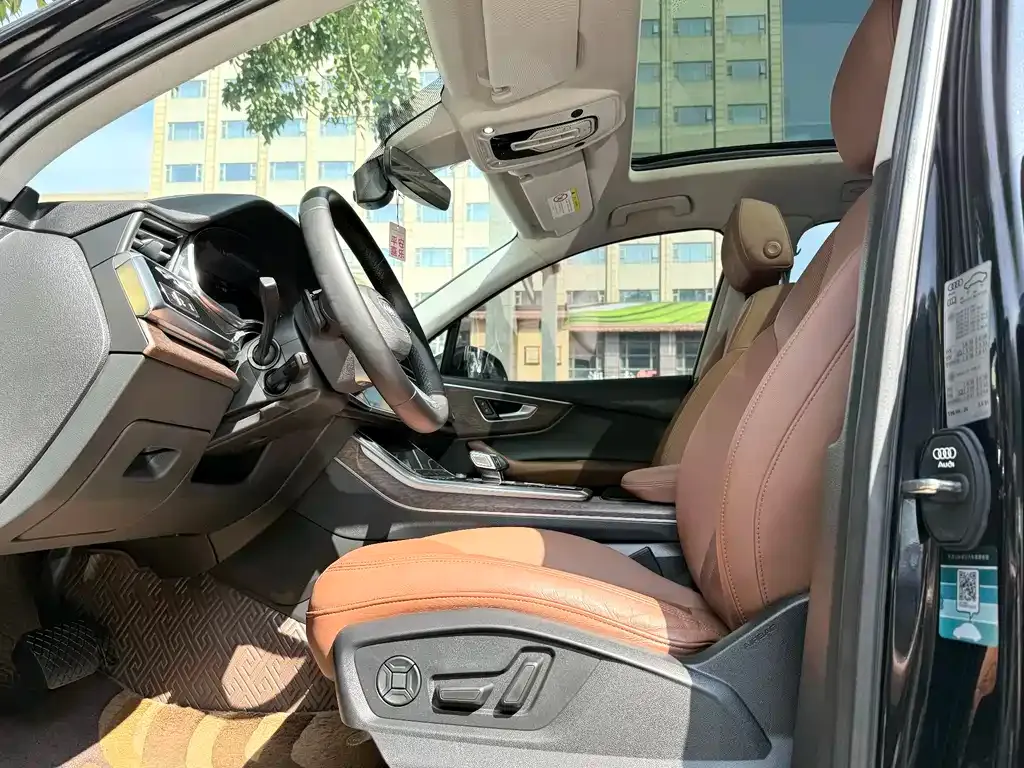 Audi Q7 2021 из CN, фото 7