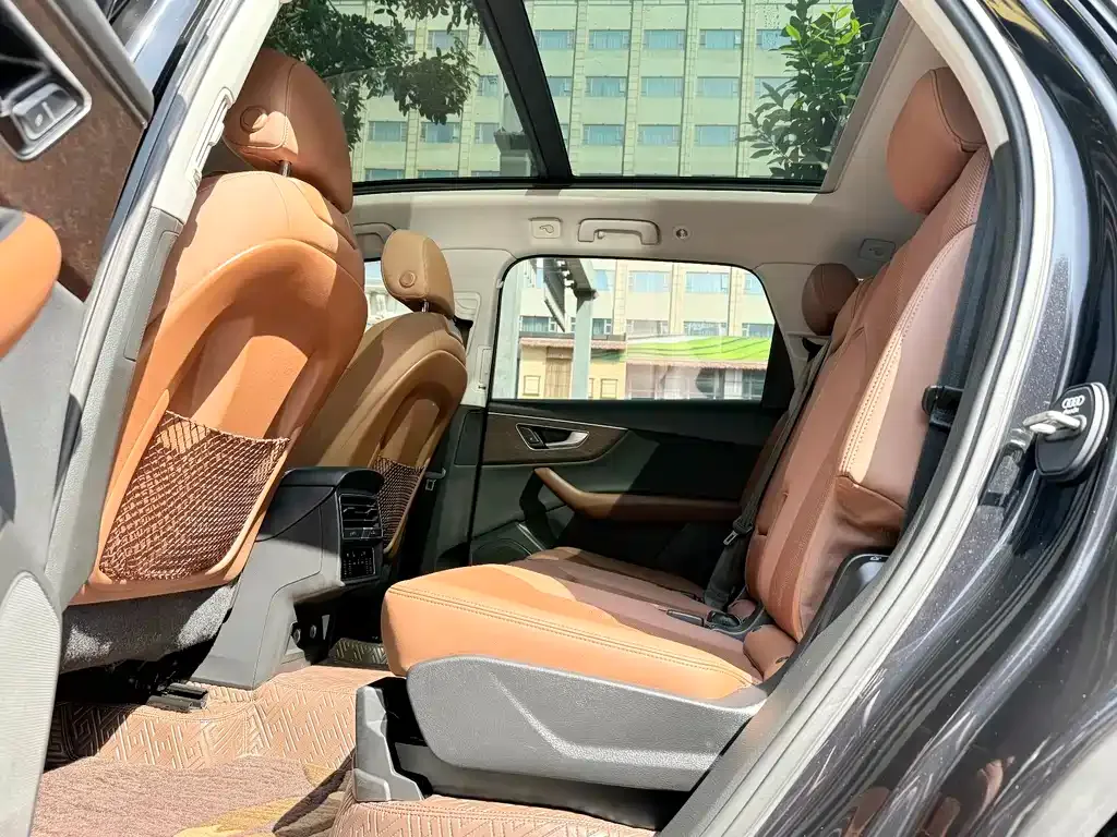 Audi Q7 2021 из CN, фото 8