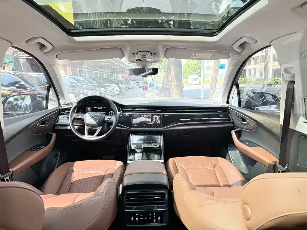 Audi Q7 2021 из CN, фото 9