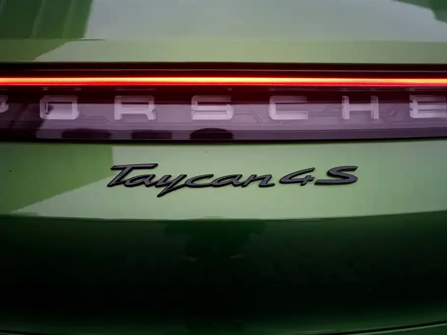 Porsche Taycan — фото 9
