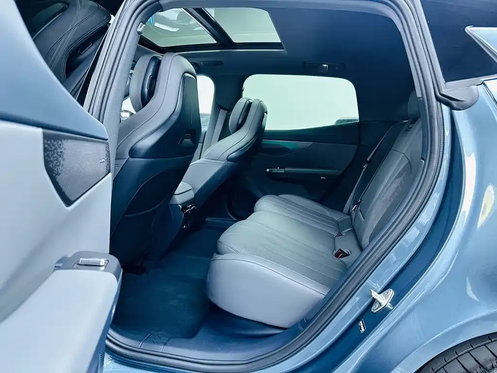 Lynk & Co 07 EM-P 2024 из CN, фото 9