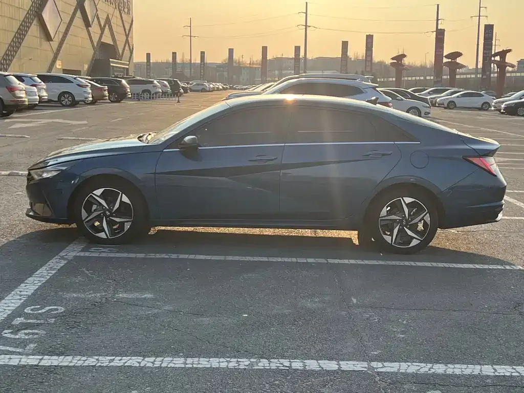 Hyundai Elantra 2022 из CN, фото 2