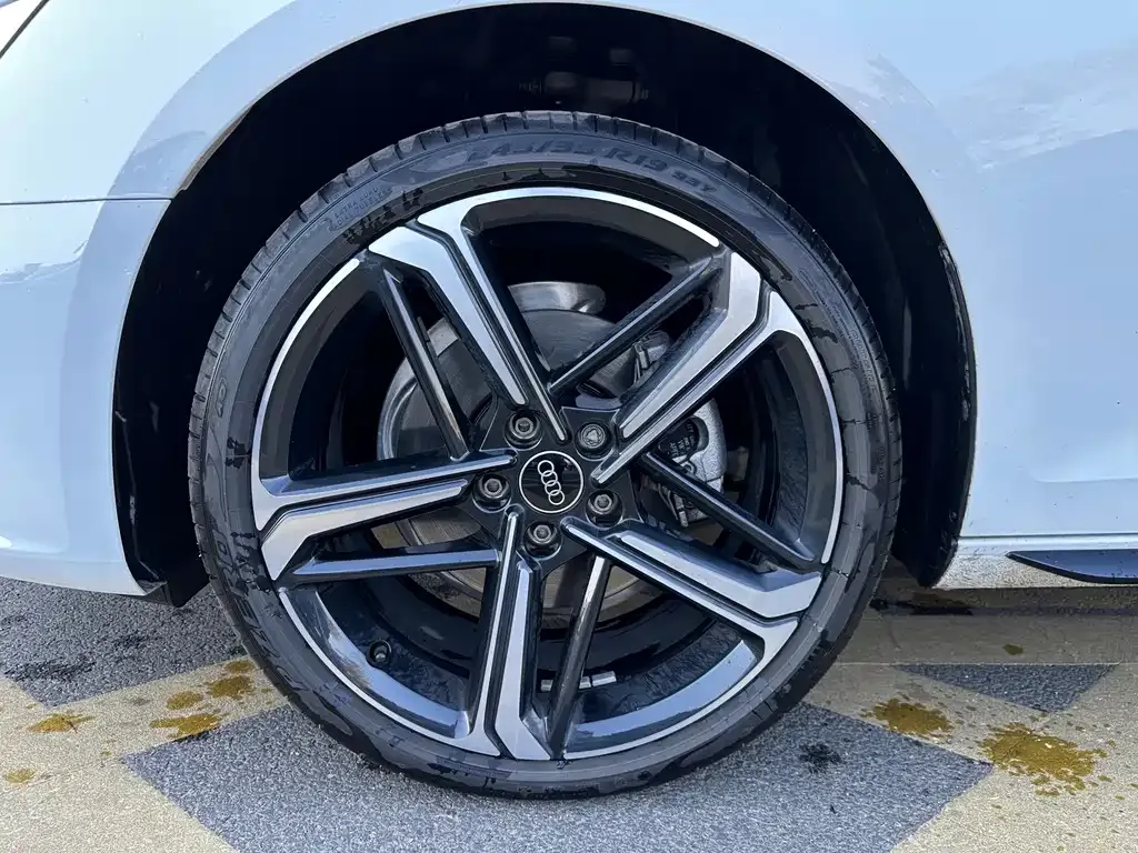 Audi A4L 2025 из CN, фото 3