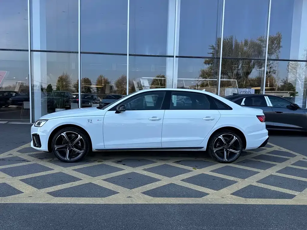 Audi A4L 2025 из CN, фото 4