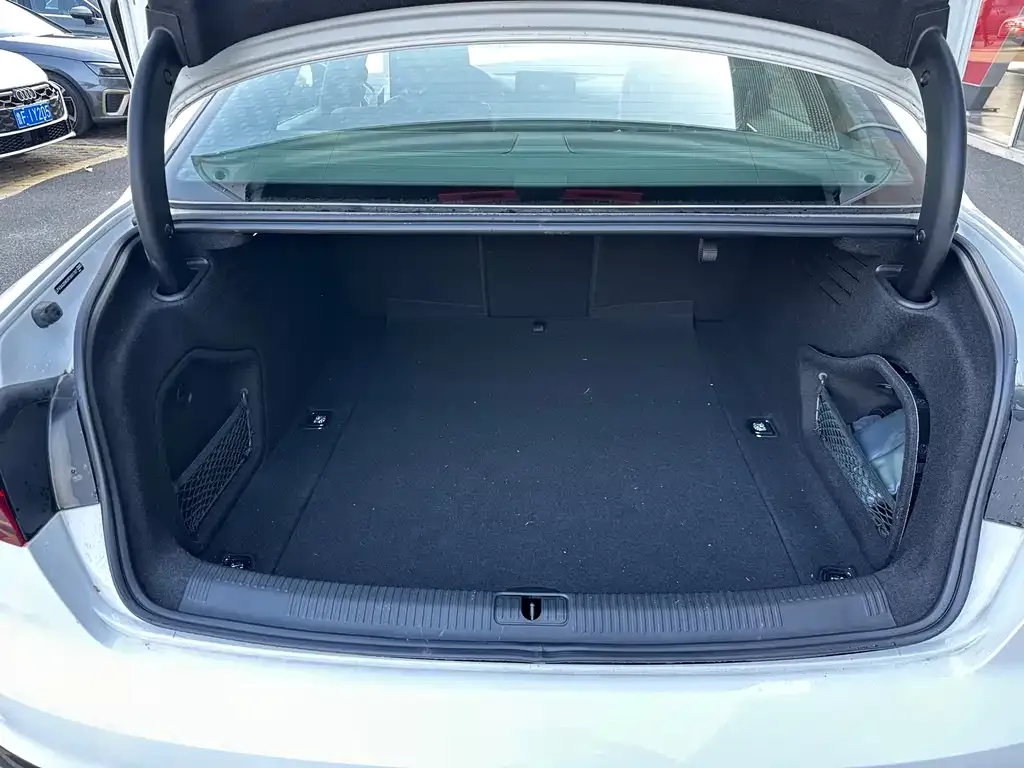Audi A4L 2025 из CN, фото 7