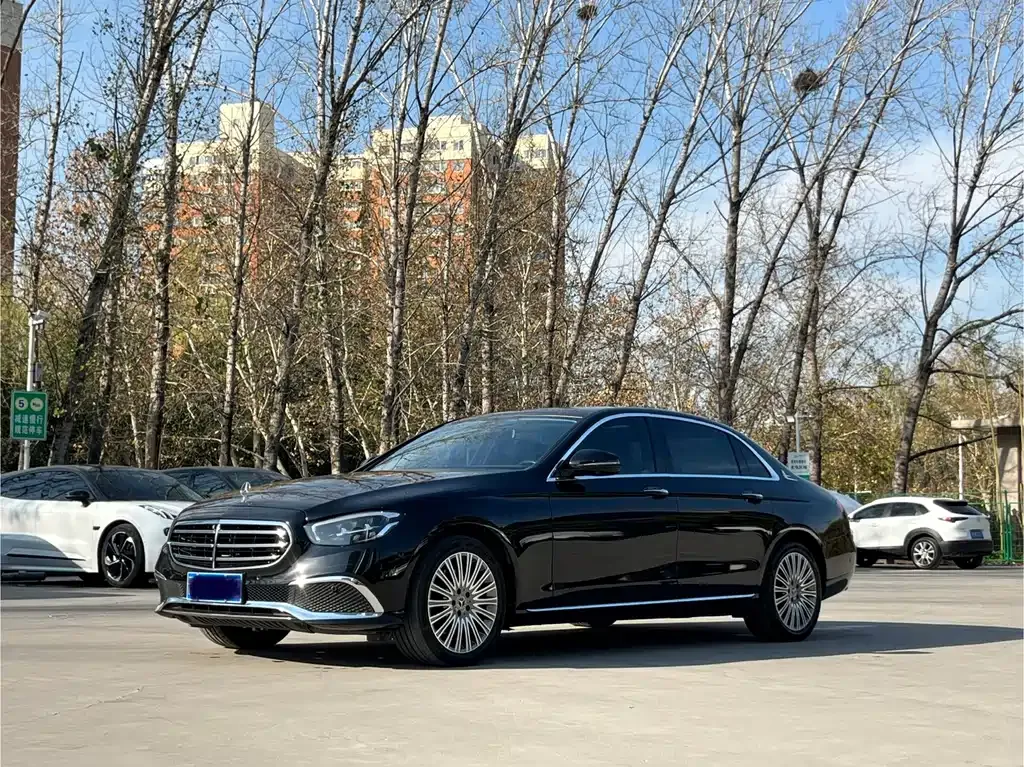 Mercedes-Benz E-Class — фото 1