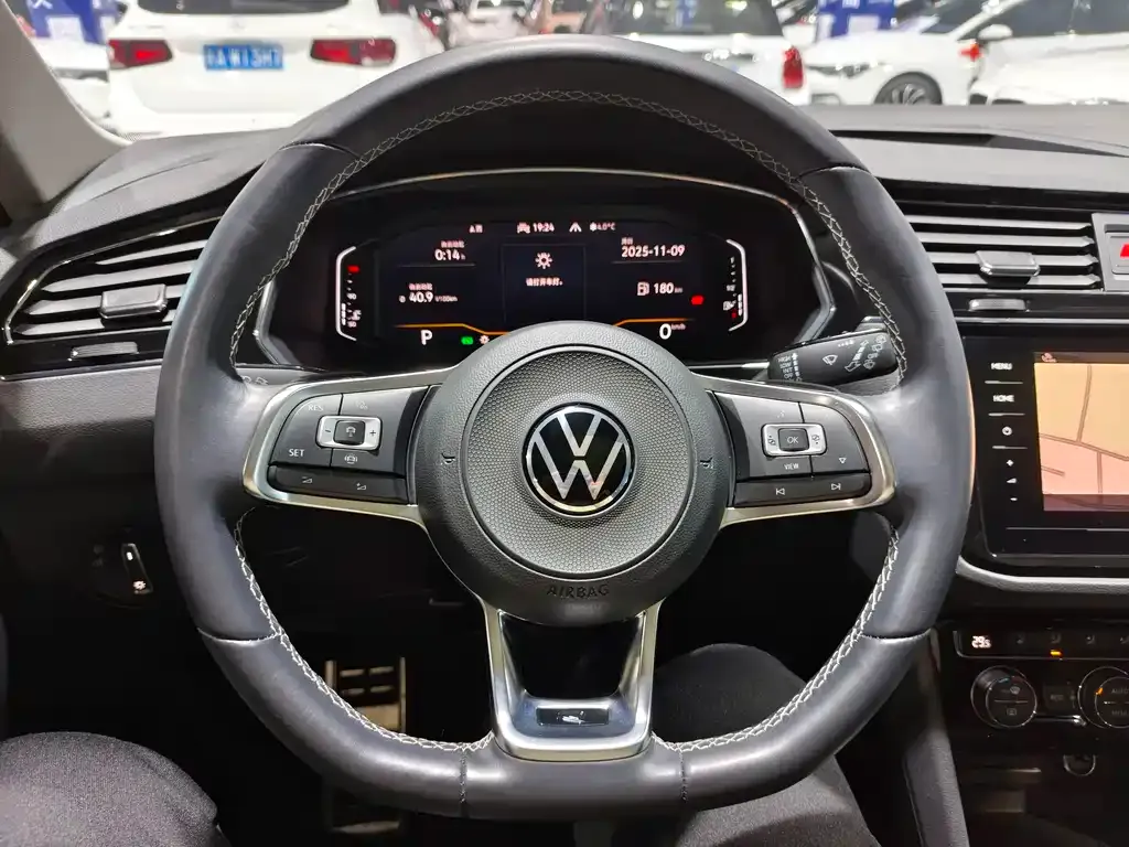 Volkswagen Tiguan L 2021 из CN, фото 10