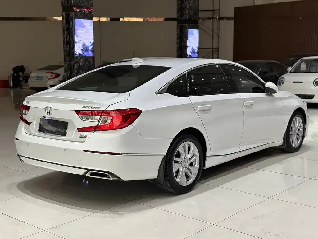Honda Accord — фото 7