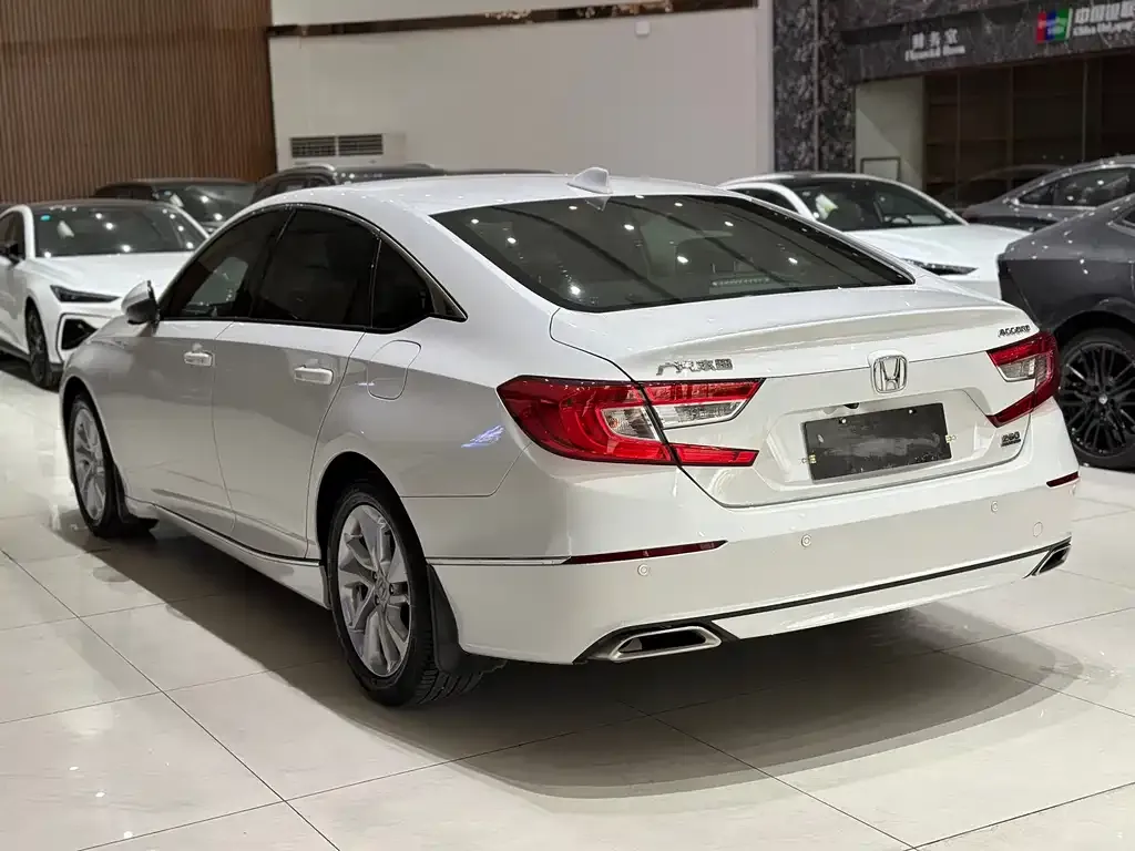 Honda Accord — фото 9