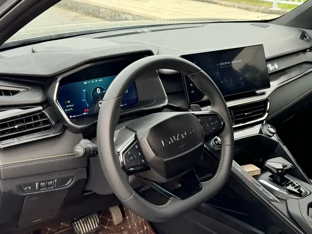 Lynk & Co 06 2023 из CN, фото 4