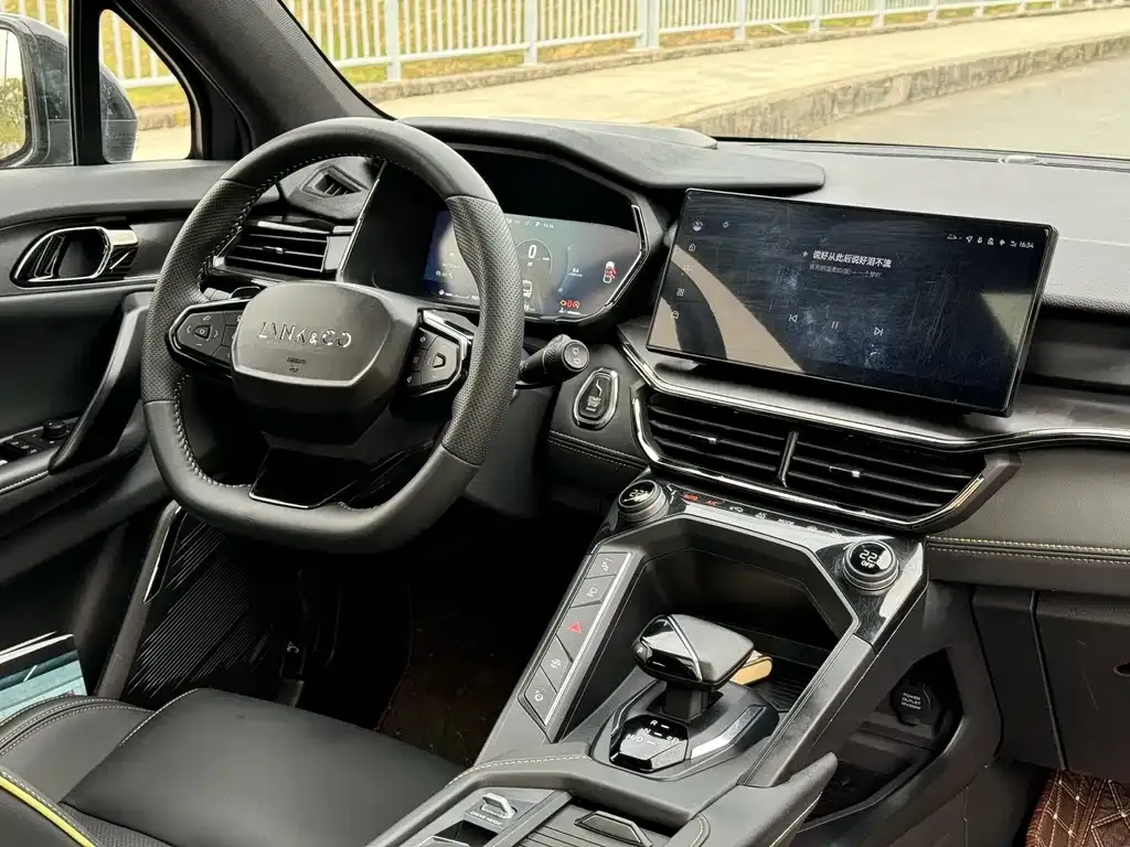 Lynk & Co 06 2023 из CN, фото 7