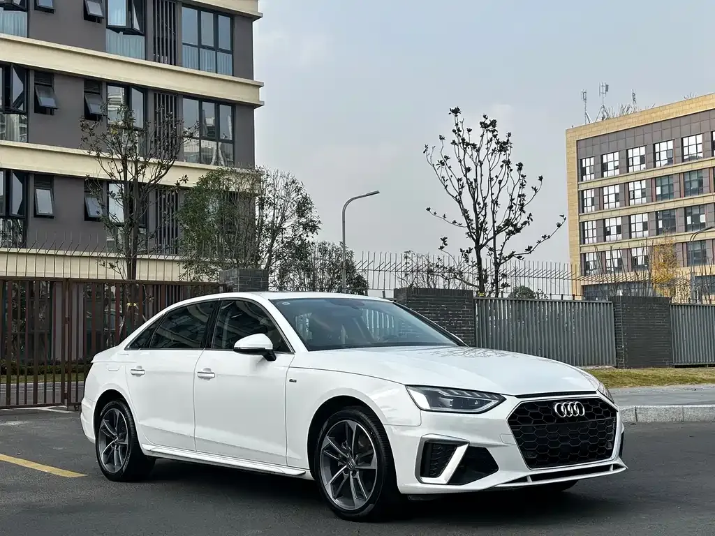 Audi A4L 2021 из CN, фото 3
