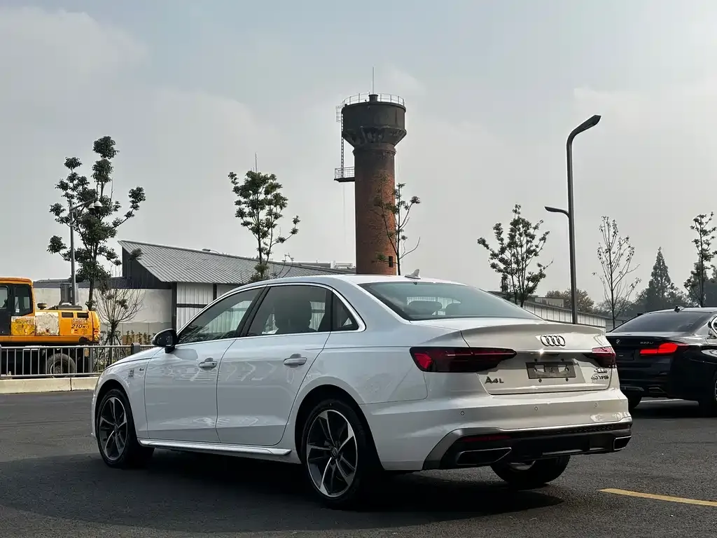 Audi A4L 2021 из CN, фото 4
